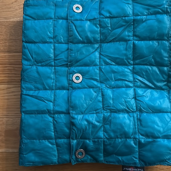 North Face Thermoball Reversible Puffer Scarf - Picture 3 of 4